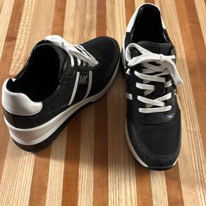 Michael Kors Womens Size 6 Shoe(not worn)